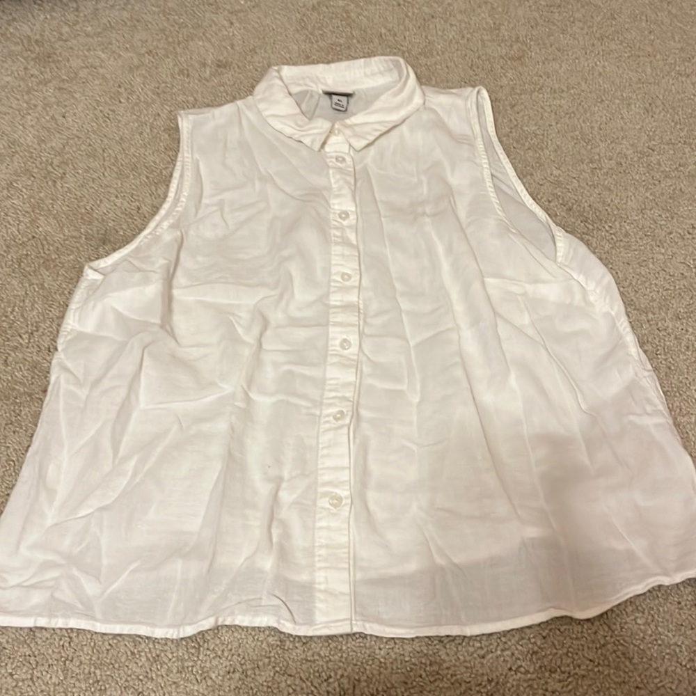 A New Day Button Up sleeveless shirt